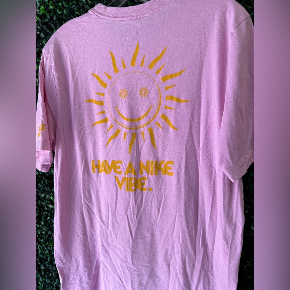 Have a Nike Vibe Tee size M